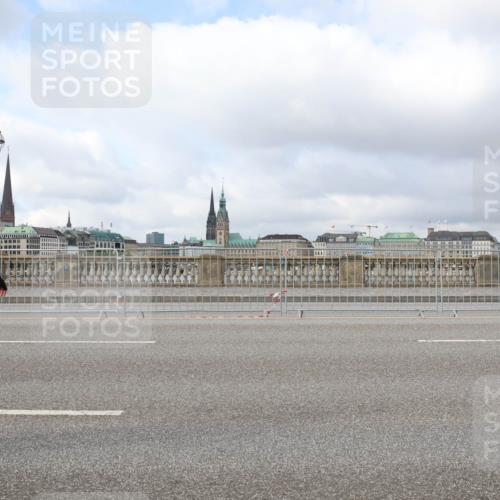 29.06.2025 - hella hamburg halbmarathon Lena Gebhardt http://msf.ph/oto/8366291 29.06.2025 09:10:53 Lombardsbrücke 20538 meine-sportfotos.de
