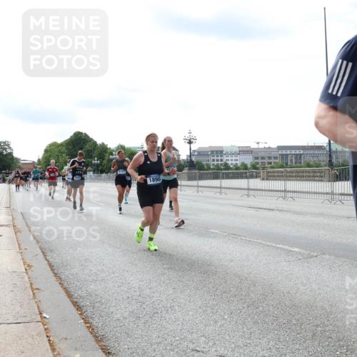29.06.2025 - hella hamburg halbmarathon Lena Gebhardt http://msf.ph/oto/8366307 29.06.2025 10:14:32 Lombardsbrücke 3020, 8147, 1890, 750, 1194, 1406, 1728, 1890, 2046, 2494, 2990, 3020, 3154, 3454, 3691, 3756, 3834, 3939, 4032, 5191, 5670, 5981, 6028, 6083, 6089, 6287, 6366, 6935, 7209, 7442, 7802, 7840, 7991, 8001, 8055, 8057, 8147, 8409, 8755, 8892, 9173, 9556, 9663, 9709, 9845, 9886, 10224, 10391, 10610, 12467, 12938, 13237, 13285, 13788, 14488, 15840, 16126, 18236, 18239 meine-sportfotos.de