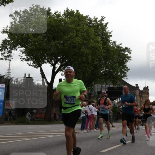 29.06.2025 - hella hamburg halbmarathon Yannick Fuchs http://msf.ph/oto/8366326 29.06.2025 10:53:23 20KM 2006, 2348, 2584, 2957, 2978, 3114, 3181, 3279, 3425, 3983, 4088, 4592, 4796, 5885, 6087, 6202, 6220, 6438, 7031, 7223, 7287, 10488, 10587, 10759, 10896, 10943, 11018, 11935, 11938, 12206, 12261, 12564, 12633, 12736, 12779, 12862, 13583, 13761, 14567, 14732, 14902, 14928, 14965, 15232, 15240, 15284, 15785, 16227, 16341, 16754, 16910, 16915, 16980, 17176, 17304, 17503, 17630, 18153, 18327, 18467, 18485, 18716, 18855, 19015, 19160 meine-sportfotos.de