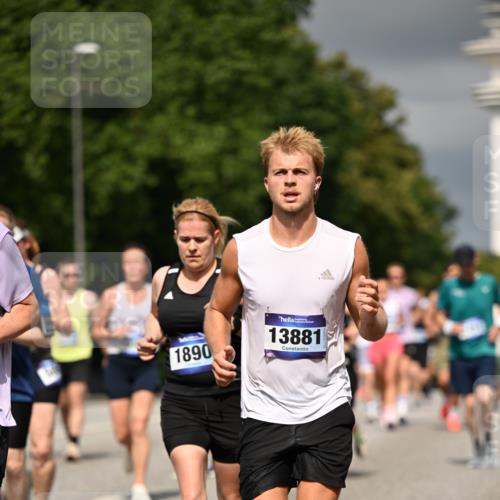 29.06.2025 - hella hamburg halbmarathon Dr. Thomas Lammeyer http://msf.ph/oto/8366357 29.06.2025 10:19:26 Kennedybrücke 1890, 2110, 2494, 2720, 2989, 3417, 4007, 4466, 4492, 4494, 5069, 5271, 5739, 5986, 6248, 6287, 6376, 6576, 7452, 7809, 7810, 8237, 8609, 9113, 9423, 9556, 9657, 9847, 9997, 10775, 10963 meine-sportfotos.de