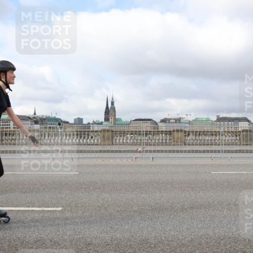 29.06.2025 - hella hamburg halbmarathon Lena Gebhardt http://msf.ph/oto/8366377 29.06.2025 09:10:53 Lombardsbrücke  meine-sportfotos.de