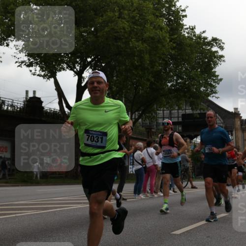 29.06.2025 - hella hamburg halbmarathon Yannick Fuchs http://msf.ph/oto/8366386 29.06.2025 10:53:23 20KM 2006, 2348, 2584, 2957, 2978, 3114, 3181, 3279, 3425, 3983, 4088, 4592, 4796, 5885, 6087, 6202, 6220, 6438, 7031, 7223, 7287, 10488, 10587, 10759, 10896, 10943, 11018, 11935, 11938, 12206, 12261, 12564, 12633, 12736, 12779, 12862, 13583, 13761, 14567, 14732, 14902, 14928, 14965, 15232, 15240, 15284, 15785, 16227, 16341, 16754, 16910, 16915, 16980, 17176, 17304, 17503, 17630, 18153, 18327, 18467, 18485, 18716, 18855, 19015, 19160 meine-sportfotos.de