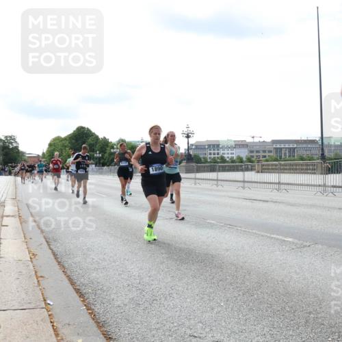 29.06.2025 - hella hamburg halbmarathon Lena Gebhardt http://msf.ph/oto/8366394 29.06.2025 10:14:32 Lombardsbrücke 8147, 1890, 1194, 1406, 1728, 1890, 2046, 2494, 2990, 3020, 3154, 3454, 3691, 3756, 3834, 3939, 4032, 5191, 5670, 5981, 6028, 6083, 6089, 6287, 6366, 6935, 7209, 7442, 7802, 7840, 7991, 8001, 8055, 8057, 8147, 8409, 8755, 8892, 9173, 9556, 9663, 9709, 9845, 9886, 10224, 10391, 10610, 12467, 12938, 13237, 13285, 13788, 14488, 15840, 16126, 18236, 18239 meine-sportfotos.de
