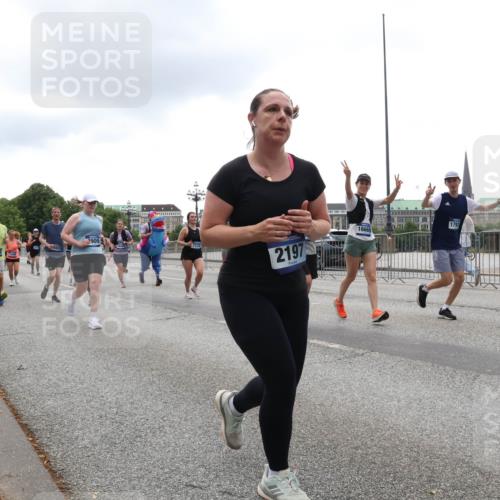 29.06.2025 - hella hamburg halbmarathon Lena Gebhardt http://msf.ph/oto/8366412 29.06.2025 10:48:36 Lombardsbrücke 2475, 909, 7532, 2197, 16669, 1793, 1142, 1157, 1167, 1584, 1645, 2037, 2195, 2418, 2437, 2438, 2475, 2627, 2650, 2716, 2756, 2792, 2909, 2958, 3224, 3320, 3504, 3661, 3679, 3933, 4588, 5010, 5585, 5781, 5952, 6143, 7062, 7203, 7532, 7947, 7948, 8461, 8521, 8719, 8760, 8948, 9552, 9775, 9787, 9921, 10059, 10145, 10204, 10366, 10524, 10654, 10656, 11364, 11365, 11742, 13814, 13845, 15715, 16498, 16499, 16701 meine-sportfotos.de