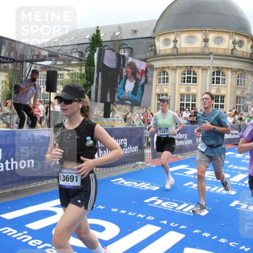 29.06.2025 - hella hamburg halbmarathon Michael Strokosch http://msf.ph/oto/8366414 29.06.2025 10:57:11 Ziel 1387, 4167, 4261, 9884, 11143, 11612, 13691, 14139, 14408, 14588, 15726, 16909, 17617, 18208 meine-sportfotos.de