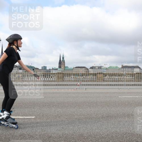29.06.2025 - hella hamburg halbmarathon Lena Gebhardt http://msf.ph/oto/8366441 29.06.2025 09:10:53 Lombardsbrücke  meine-sportfotos.de