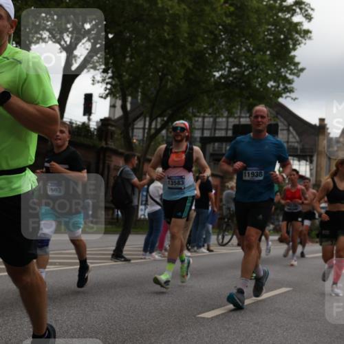 29.06.2025 - hella hamburg halbmarathon Yannick Fuchs http://msf.ph/oto/8366481 29.06.2025 10:53:23 20KM 2006, 2348, 2584, 2957, 2978, 3114, 3181, 3279, 3425, 3983, 4088, 4592, 4796, 5885, 6087, 6202, 6220, 6438, 7031, 7223, 7287, 10488, 10587, 10759, 10896, 10943, 11018, 11935, 11938, 12206, 12261, 12564, 12633, 12736, 12779, 12862, 13583, 13761, 14567, 14732, 14902, 14928, 14965, 15232, 15240, 15284, 15785, 16227, 16341, 16754, 16910, 16915, 16980, 17176, 17304, 17503, 17630, 18153, 18327, 18467, 18485, 18716, 18855, 19015, 19160 meine-sportfotos.de