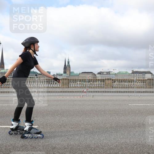 29.06.2025 - hella hamburg halbmarathon Lena Gebhardt http://msf.ph/oto/8366513 29.06.2025 09:10:53 Lombardsbrücke  meine-sportfotos.de