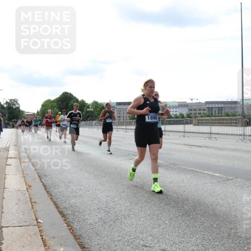 29.06.2025 - hella hamburg halbmarathon Lena Gebhardt http://msf.ph/oto/8366524 29.06.2025 10:14:33 Lombardsbrücke 3020, 8147, 1890, 1406, 1728, 1890, 2046, 2494, 2990, 3020, 3154, 3454, 3691, 3756, 3834, 3939, 4032, 5191, 5670, 5981, 6028, 6083, 6089, 6287, 6366, 6935, 7195, 7209, 7442, 7802, 7840, 7991, 8001, 8055, 8057, 8147, 8409, 8755, 8892, 9173, 9556, 9663, 9709, 9845, 9886, 10224, 10391, 10610, 12467, 12938, 13237, 13285, 13788, 14488, 15840, 16126 meine-sportfotos.de