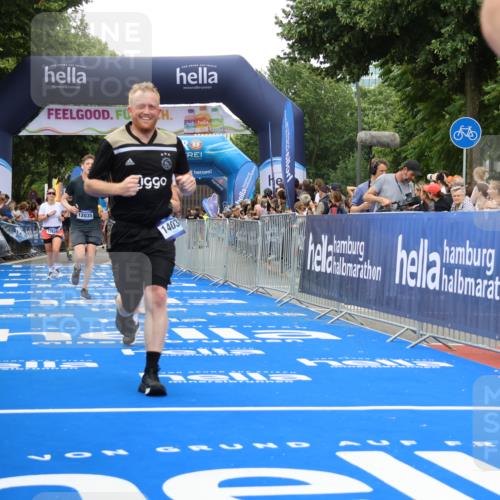 29.06.2025 - hella hamburg halbmarathon Strokosch-Dieckow http://msf.ph/oto/8366558 29.06.2025 10:50:20 Ziel 4127, 4247, 4933, 6795, 7930, 7932, 8899, 8921, 11455, 12035, 12624, 12949, 13609, 13690, 14034, 15620, 16000, 16242, 18394, 18499, 18811, 19040 meine-sportfotos.de