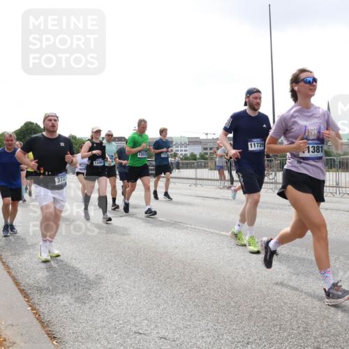 29.06.2025 - hella hamburg halbmarathon Lena Gebhardt http://msf.ph/oto/8366578 29.06.2025 10:39:29 Lombardsbrücke 372, 11729, 13519, 1381, 11533, 13461, 1553, 1760, 1856, 1883, 2092, 2571, 2574, 2578, 2843, 2893, 2976, 2998, 3275, 3353, 3727, 3745, 4298, 4410, 4523, 4603, 4609, 4659, 4752, 4855, 4882, 5045, 5701, 6112, 6321, 6342, 6343, 6427, 6428, 6611, 6719, 6726, 6739, 6748, 7053, 7125, 7199, 7341, 7429, 7501, 7506, 7524, 7589, 7684, 7815, 8203, 8243, 8457, 8995, 9393, 9420, 9446, 9569, 9698, 9747, 9777, 9974, 9977, 10001, 10072, 10315, 10441, 10512, 10516 meine-sportfotos.de