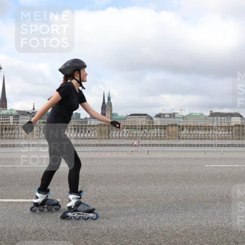 29.06.2025 - hella hamburg halbmarathon Lena Gebhardt http://msf.ph/oto/8366593 29.06.2025 09:10:53 Lombardsbrücke  meine-sportfotos.de