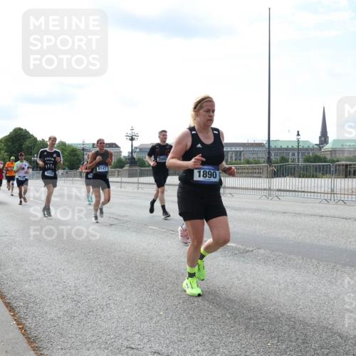 29.06.2025 - hella hamburg halbmarathon Lena Gebhardt http://msf.ph/oto/8366609 29.06.2025 10:14:33 Lombardsbrücke 3020, 8147, 2990, 1890, 1406, 1728, 1890, 2046, 2494, 2990, 3020, 3154, 3454, 3691, 3756, 3834, 3939, 4032, 5191, 5670, 5981, 6028, 6083, 6089, 6287, 6366, 6935, 7195, 7209, 7442, 7802, 7840, 7991, 8001, 8055, 8057, 8147, 8409, 8755, 8892, 9173, 9556, 9663, 9709, 9845, 9886, 10224, 10391, 10610, 12467, 12938, 13237, 13285, 13788, 14488, 15840, 16126 meine-sportfotos.de