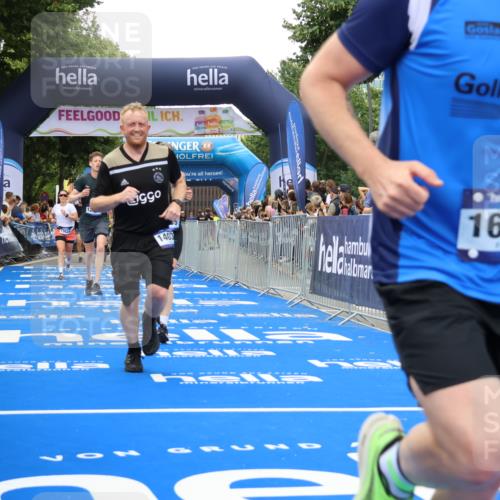 29.06.2025 - hella hamburg halbmarathon Strokosch-Dieckow http://msf.ph/oto/8366629 29.06.2025 10:50:20 Ziel 4127, 4247, 4933, 6795, 7930, 7932, 8899, 8921, 11455, 12035, 12624, 12949, 13609, 13690, 14034, 15620, 16000, 16242, 18394, 18499, 18811, 19040 meine-sportfotos.de