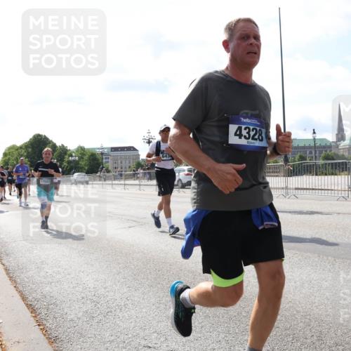 29.06.2025 - hella hamburg halbmarathon Lena Gebhardt http://msf.ph/oto/8366670 29.06.2025 10:01:56 Lombardsbrücke 17503, 643, 4328, 1184, 1329, 1364, 1432, 1453, 1464, 1653, 1722, 1724, 1729, 1881, 1940, 2167, 2591, 2806, 2957, 3039, 3169, 3199, 4286, 4322, 4328, 4663, 4985, 5547, 5570, 5602, 5603, 5742, 6166, 6281, 6302, 6322, 6327, 6438, 6595, 6921, 7031, 7189, 7223, 7243, 8392, 8578, 8822, 8926, 9230, 9741, 9928, 10177, 10281, 10301, 10882, 10915, 11043, 11938, 12315, 12316, 12491, 14471, 14660, 14677, 16420 meine-sportfotos.de