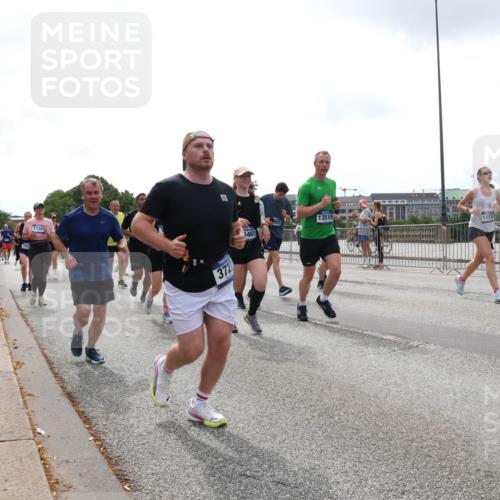 29.06.2025 - hella hamburg halbmarathon Lena Gebhardt http://msf.ph/oto/8366687 29.06.2025 10:39:30 Lombardsbrücke 5, 1120, 372, 3461, 13519, 14114, 1760, 1856, 1883, 2092, 2571, 2574, 2578, 2843, 2893, 2976, 2998, 3046, 3275, 3353, 3727, 3745, 4298, 4410, 4523, 4603, 4609, 4659, 4752, 4855, 4882, 5045, 5701, 6112, 6321, 6342, 6343, 6427, 6428, 6611, 6719, 6726, 6739, 6748, 7053, 7125, 7199, 7341, 7429, 7501, 7506, 7524, 7589, 7684, 7815, 8203, 8243, 8457, 8995, 9393, 9420, 9446, 9569, 9698, 9747, 9777, 9974, 9977, 10001, 10072, 10315, 10441, 10512, 10516 meine-sportfotos.de