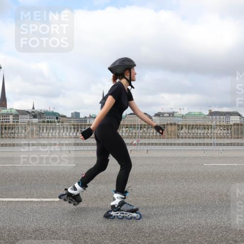29.06.2025 - hella hamburg halbmarathon Lena Gebhardt http://msf.ph/oto/8366727 29.06.2025 09:10:53 Lombardsbrücke  meine-sportfotos.de