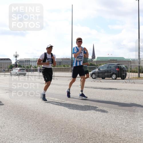 29.06.2025 - hella hamburg halbmarathon Lena Gebhardt http://msf.ph/oto/8366728 29.06.2025 10:01:56 Lombardsbrücke 17503, 6438, 12564, 6595, 1184, 1329, 1364, 1432, 1453, 1464, 1653, 1722, 1724, 1729, 1881, 1940, 2167, 2591, 2806, 2957, 3039, 3169, 3199, 4286, 4322, 4328, 4663, 4985, 5547, 5570, 5602, 5603, 5742, 6166, 6281, 6302, 6322, 6327, 6438, 6595, 6921, 7031, 7189, 7223, 7243, 8392, 8578, 8822, 8926, 9230, 9741, 9928, 10177, 10281, 10301, 10882, 10915, 11043, 11938, 12315, 12316, 12491, 14471, 14660, 14677, 16420 meine-sportfotos.de