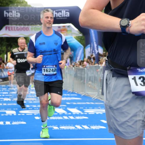 29.06.2025 - hella hamburg halbmarathon Strokosch-Dieckow http://msf.ph/oto/8366766 29.06.2025 10:50:19 Ziel 4247, 4933, 6795, 7930, 7932, 8899, 8921, 10371, 12035, 12624, 12949, 13609, 13690, 14034, 15620, 16000, 16242, 18394, 18499, 18811, 19040 meine-sportfotos.de