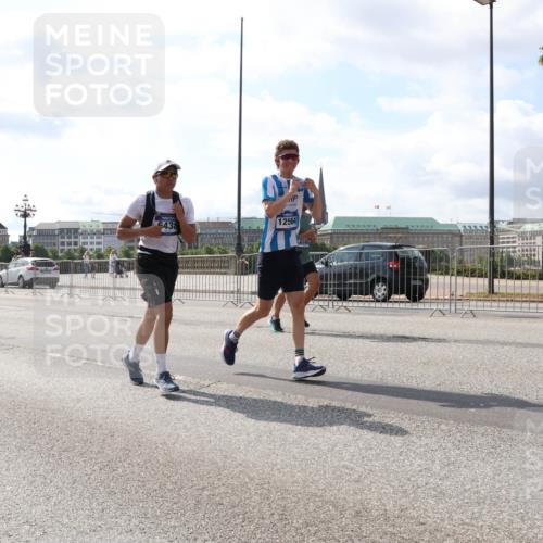 29.06.2025 - hella hamburg halbmarathon Lena Gebhardt http://msf.ph/oto/8366768 29.06.2025 10:01:57 Lombardsbrücke 17503, 5438, 12564, 1184, 1329, 1364, 1432, 1453, 1464, 1653, 1722, 1724, 1729, 1881, 1940, 2167, 2591, 2806, 2957, 3039, 3169, 3199, 4286, 4322, 4328, 4663, 4985, 5547, 5570, 5602, 5603, 5742, 6166, 6281, 6302, 6322, 6327, 6438, 6595, 6921, 7031, 7189, 7223, 7243, 8392, 8578, 8822, 8926, 9156, 9230, 9353, 9741, 9928, 10177, 10281, 10301, 10882, 10915, 11043, 11554, 11938, 12315, 12316, 12491, 14471, 14660, 14677, 16420 meine-sportfotos.de