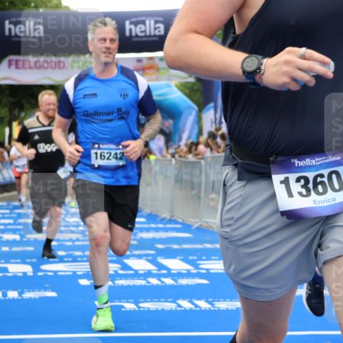 29.06.2025 - hella hamburg halbmarathon Strokosch-Dieckow http://msf.ph/oto/8366790 29.06.2025 10:50:19 Ziel 4247, 4933, 6795, 7930, 7932, 8899, 8921, 10371, 12035, 12624, 12949, 13609, 13690, 14034, 15620, 16000, 16242, 18394, 18499, 18811, 19040 meine-sportfotos.de