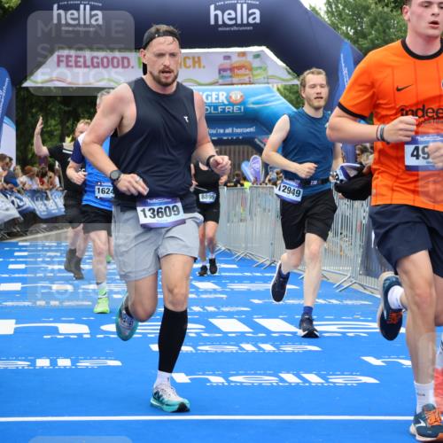 29.06.2025 - hella hamburg halbmarathon Strokosch-Dieckow http://msf.ph/oto/8366830 29.06.2025 10:50:18 Ziel 1119, 4247, 4933, 6795, 7930, 7932, 8899, 8921, 10371, 11607, 12035, 12949, 13609, 13690, 14034, 15620, 16000, 16242, 18394, 18499, 18811, 19040 meine-sportfotos.de
