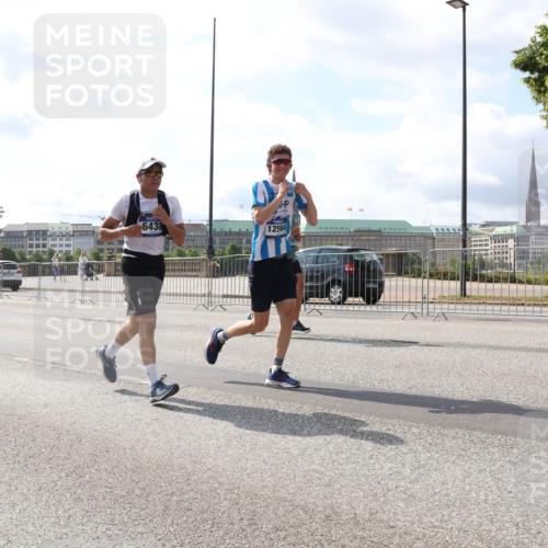 29.06.2025 - hella hamburg halbmarathon Lena Gebhardt http://msf.ph/oto/8366832 29.06.2025 10:01:57 Lombardsbrücke 6438, 12564, 1184, 1329, 1364, 1432, 1453, 1464, 1653, 1722, 1724, 1729, 1881, 1940, 2167, 2591, 2806, 2957, 3039, 3169, 3199, 4286, 4322, 4328, 4663, 4985, 5547, 5570, 5602, 5603, 5742, 6166, 6281, 6302, 6322, 6327, 6438, 6595, 6921, 7031, 7189, 7223, 7243, 8392, 8578, 8822, 8926, 9156, 9230, 9353, 9741, 9928, 10177, 10281, 10301, 10882, 10915, 11043, 11554, 11938, 12315, 12316, 12491, 14471, 14660, 14677, 16420 meine-sportfotos.de