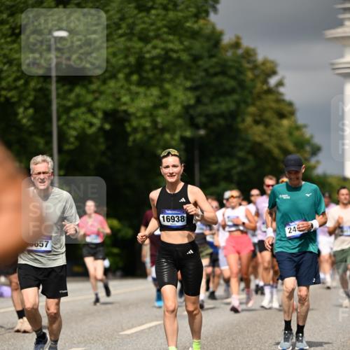29.06.2025 - hella hamburg halbmarathon Dr. Thomas Lammeyer http://msf.ph/oto/8366837 29.06.2025 10:19:28 Kennedybrücke 1440, 1890, 2110, 2494, 2720, 2989, 3417, 4007, 4466, 4492, 4494, 5069, 5271, 5739, 5986, 6248, 6287, 6376, 6576, 7452, 7809, 7810, 8237, 9113, 9423, 9556, 9657, 9847, 9997, 10108, 10775, 10963 meine-sportfotos.de