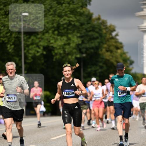29.06.2025 - hella hamburg halbmarathon Dr. Thomas Lammeyer http://msf.ph/oto/8366851 29.06.2025 10:19:28 Kennedybrücke 1440, 1890, 2110, 2494, 2720, 2989, 3417, 4007, 4466, 4492, 4494, 5069, 5271, 5739, 5986, 6248, 6287, 6376, 6576, 7452, 7809, 7810, 8237, 9113, 9423, 9556, 9657, 9847, 9997, 10108, 10775, 10963 meine-sportfotos.de
