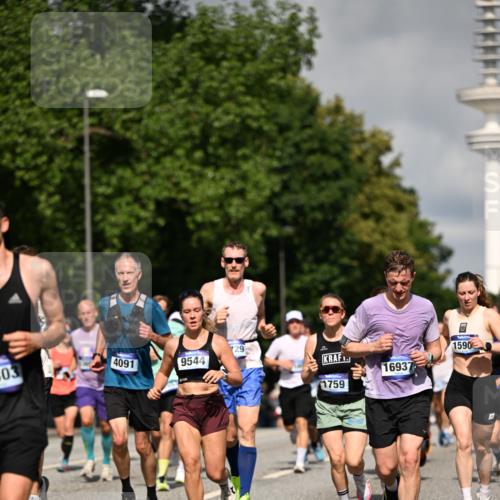 29.06.2025 - hella hamburg halbmarathon Dr. Thomas Lammeyer http://msf.ph/oto/8366889 29.06.2025 09:57:02 Kennedybrücke 1163, 1176, 1391, 1558, 1759, 2213, 2234, 2365, 2402, 2623, 2788, 3004, 3146, 3186, 4091, 4310, 4553, 4997, 5022, 5623, 5624, 5692, 6071, 6081, 6203, 6375, 6460, 6712, 6903, 7147, 7204, 7322, 7448, 7450, 7765, 8063, 8819, 9126, 9303, 9305, 9534, 9544, 9585, 9794, 10246, 11094 meine-sportfotos.de