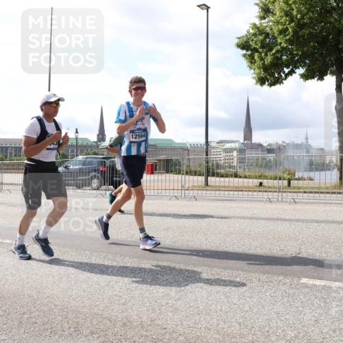 29.06.2025 - hella hamburg halbmarathon Lena Gebhardt http://msf.ph/oto/8366901 29.06.2025 10:01:57 Lombardsbrücke 12564, 1184, 1329, 1364, 1432, 1453, 1464, 1653, 1722, 1724, 1729, 1881, 1940, 2167, 2591, 2806, 2957, 3039, 3169, 3199, 4286, 4322, 4328, 4663, 4985, 5547, 5570, 5602, 5603, 5742, 6166, 6281, 6302, 6322, 6327, 6438, 6595, 6921, 7031, 7189, 7223, 7243, 8392, 8578, 8822, 8926, 9156, 9230, 9353, 9741, 9928, 10177, 10281, 10301, 10882, 10915, 11043, 11554, 11938, 12315, 12316, 12491, 14471, 14660, 14677, 16420 meine-sportfotos.de
