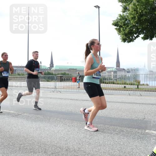 29.06.2025 - hella hamburg halbmarathon Lena Gebhardt http://msf.ph/oto/8366919 29.06.2025 10:14:34 Lombardsbrücke 2090, 8147, 10224, 1071, 1406, 1728, 1890, 2046, 2494, 2601, 2690, 2990, 3020, 3154, 3454, 3691, 3756, 3834, 3939, 4032, 5191, 5670, 5981, 6028, 6083, 6089, 6287, 6366, 6935, 7195, 7209, 7442, 7802, 7840, 7991, 8001, 8055, 8057, 8147, 8409, 8755, 8892, 9173, 9556, 9663, 9709, 9845, 9886, 10224, 10391, 10610, 12467, 12938, 13237, 13285, 14488, 16126 meine-sportfotos.de