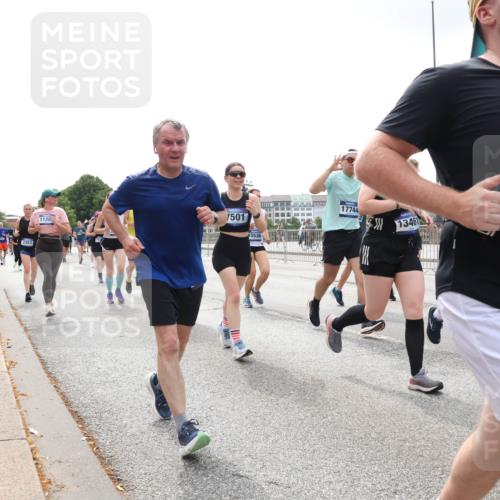 29.06.2025 - hella hamburg halbmarathon Lena Gebhardt http://msf.ph/oto/8366975 29.06.2025 10:39:31 Lombardsbrücke 3353, 1120, 7501, 15536, 17744, 13461, 37, 1760, 1856, 1883, 2092, 2571, 2574, 2578, 2843, 2893, 2976, 2998, 3046, 3275, 3353, 3727, 4298, 4410, 4523, 4603, 4609, 4659, 4752, 4855, 4882, 5045, 5701, 6112, 6321, 6342, 6343, 6427, 6428, 6611, 6719, 6726, 6739, 6748, 7053, 7125, 7199, 7341, 7429, 7501, 7506, 7524, 7589, 7684, 7815, 8203, 8243, 8457, 8995, 9393, 9420, 9446, 9569, 9698, 9747, 9777, 9974, 9977, 10001, 10315, 10441, 10512, 10516 meine-sportfotos.de