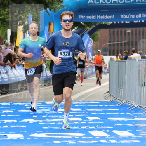 29.06.2025 - hella hamburg halbmarathon Strokosch-Dieckow http://msf.ph/oto/8367058 29.06.2025 10:28:26 Ziel 5328, 12529, 14140, 16711, 17374 meine-sportfotos.de