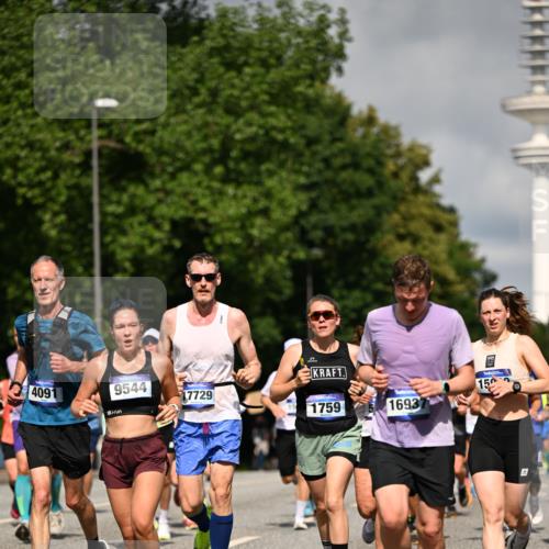 29.06.2025 - hella hamburg halbmarathon Dr. Thomas Lammeyer http://msf.ph/oto/8367116 29.06.2025 09:57:03 Kennedybrücke 1163, 1176, 1391, 1558, 1759, 2213, 2234, 2365, 2402, 2623, 2788, 3004, 3146, 3186, 4091, 4310, 4553, 4997, 5022, 5624, 5692, 6071, 6081, 6203, 6375, 6460, 6712, 6903, 7147, 7204, 7322, 7448, 7450, 7765, 8063, 8819, 9126, 9303, 9305, 9534, 9544, 9585, 9633, 9794, 11094 meine-sportfotos.de