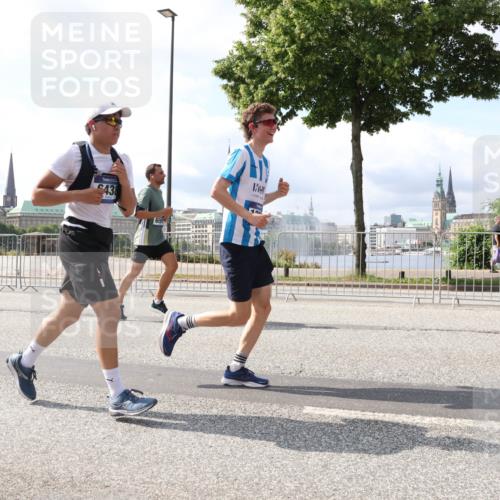 29.06.2025 - hella hamburg halbmarathon Lena Gebhardt http://msf.ph/oto/8367143 29.06.2025 10:01:57 Lombardsbrücke 438, 1184, 1329, 1364, 1432, 1453, 1464, 1653, 1722, 1724, 1729, 1881, 1940, 2167, 2591, 2806, 2957, 3039, 3169, 3199, 4286, 4322, 4328, 4663, 4985, 5547, 5570, 5602, 5603, 5742, 6166, 6281, 6302, 6322, 6327, 6438, 6595, 6921, 7031, 7189, 7223, 7243, 8392, 8578, 8822, 8926, 9156, 9230, 9353, 9741, 9928, 10177, 10281, 10301, 10882, 10915, 11043, 11554, 11938, 12315, 12316, 12491, 14471, 14660, 14677, 16420 meine-sportfotos.de