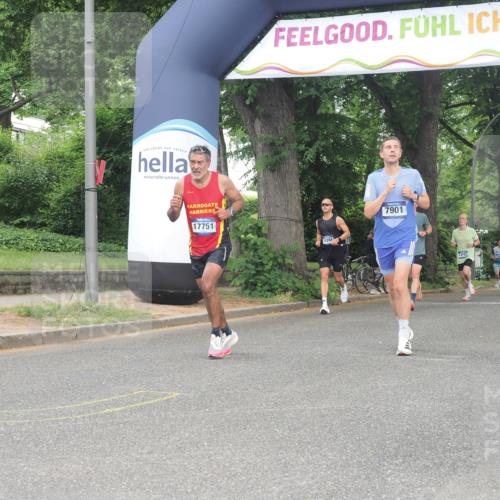 29.06.2025 - hella hamburg halbmarathon KatJ http://msf.ph/oto/8367165 29.06.2025 10:23:10 Zwischen KM18-KM19 7534, 7901, 8312 meine-sportfotos.de