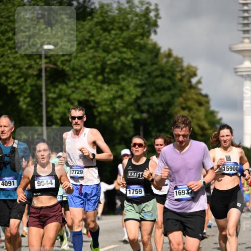 29.06.2025 - hella hamburg halbmarathon Dr. Thomas Lammeyer http://msf.ph/oto/8367175 29.06.2025 09:57:03 Kennedybrücke 1163, 1176, 1391, 1558, 1759, 2213, 2234, 2365, 2402, 2623, 2788, 3004, 3146, 3186, 4091, 4310, 4553, 4997, 5022, 5624, 5692, 6071, 6081, 6203, 6375, 6460, 6712, 6903, 7147, 7204, 7322, 7448, 7450, 7765, 8063, 8819, 9126, 9303, 9305, 9534, 9544, 9585, 9633, 9794, 11094 meine-sportfotos.de