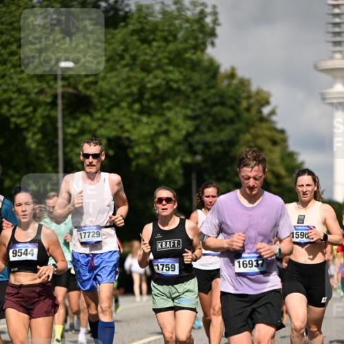 29.06.2025 - hella hamburg halbmarathon Dr. Thomas Lammeyer http://msf.ph/oto/8367215 29.06.2025 09:57:03 Kennedybrücke 1163, 1176, 1391, 1558, 1759, 2213, 2234, 2365, 2402, 2623, 2788, 3004, 3146, 3186, 4091, 4310, 4553, 4997, 5022, 5624, 5692, 6071, 6081, 6203, 6375, 6460, 6712, 6903, 7147, 7204, 7322, 7448, 7450, 7765, 8063, 8819, 9126, 9303, 9305, 9534, 9544, 9585, 9633, 9794, 11094 meine-sportfotos.de
