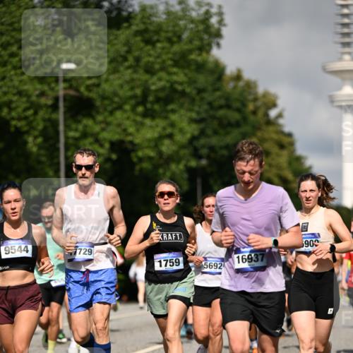 29.06.2025 - hella hamburg halbmarathon Dr. Thomas Lammeyer http://msf.ph/oto/8367340 29.06.2025 09:57:03 Kennedybrücke 1163, 1176, 1391, 1558, 1759, 2213, 2234, 2365, 2402, 2623, 2788, 3004, 3146, 3186, 4091, 4310, 4553, 4997, 5022, 5624, 5692, 6071, 6081, 6203, 6375, 6460, 6712, 6903, 7147, 7204, 7322, 7448, 7450, 7765, 8063, 8819, 9126, 9303, 9305, 9534, 9544, 9585, 9633, 9794, 11094 meine-sportfotos.de