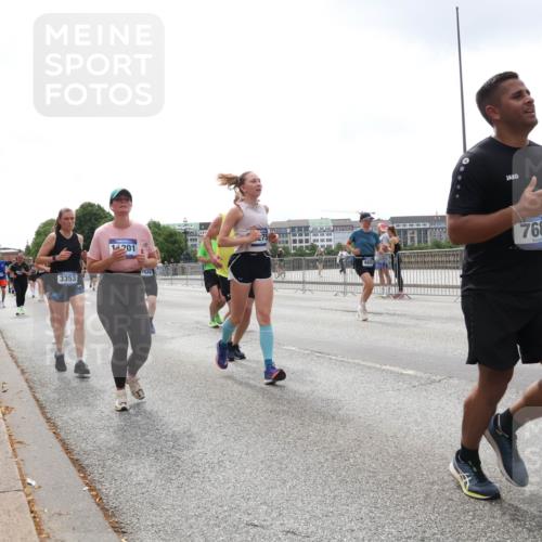 29.06.2025 - hella hamburg halbmarathon Lena Gebhardt http://msf.ph/oto/8367379 29.06.2025 10:39:32 Lombardsbrücke 3353, 1301, 7524, 7684, 1760, 1856, 1883, 2092, 2571, 2574, 2578, 2843, 2893, 2976, 2998, 3046, 3275, 3353, 3727, 4298, 4523, 4603, 4609, 4659, 4752, 4855, 4882, 5045, 5701, 6112, 6321, 6342, 6343, 6427, 6428, 6611, 6719, 6726, 6739, 6748, 7053, 7125, 7199, 7341, 7429, 7501, 7506, 7524, 7589, 7684, 7815, 8203, 8243, 8457, 8995, 9393, 9420, 9446, 9569, 9698, 9747, 9777, 9974, 9977, 10001, 10315, 10441, 10512, 10516 meine-sportfotos.de