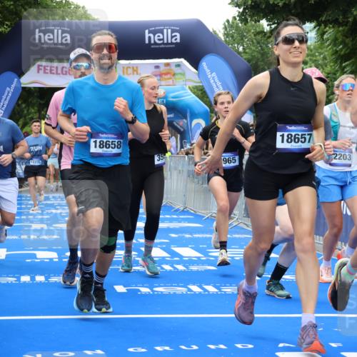 29.06.2025 - hella hamburg halbmarathon Strokosch-Dieckow http://msf.ph/oto/8367429 29.06.2025 10:50:06 Ziel 1119, 1216, 1321, 1507, 2020, 3296, 3562, 7100, 7176, 7657, 8313, 9031, 9213, 9303, 9965, 10371, 11607, 12203, 12235, 12271, 13225, 13282, 13758, 14257, 15620, 16403, 18228, 18657, 18658, 18884, 19112 meine-sportfotos.de