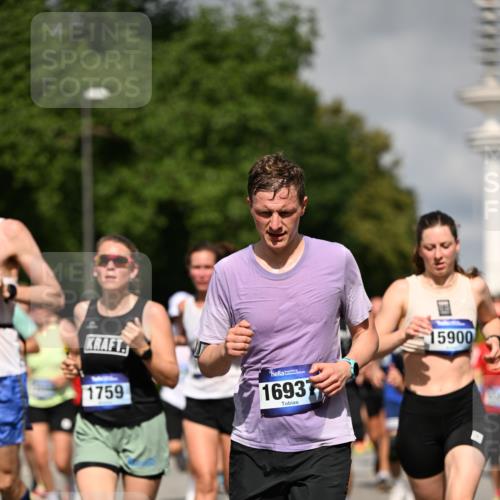 29.06.2025 - hella hamburg halbmarathon Dr. Thomas Lammeyer http://msf.ph/oto/8367439 29.06.2025 09:57:04 Kennedybrücke 1163, 1176, 1391, 1558, 1759, 2213, 2234, 2365, 2402, 2623, 2788, 2890, 3004, 3146, 3186, 4091, 4310, 4553, 4997, 5022, 5624, 5692, 6071, 6081, 6203, 6375, 6460, 6712, 6903, 7147, 7204, 7322, 7448, 7450, 8063, 8819, 9126, 9303, 9305, 9544, 9585, 9633, 9794, 11094, 11283 meine-sportfotos.de