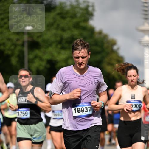 29.06.2025 - hella hamburg halbmarathon Dr. Thomas Lammeyer http://msf.ph/oto/8367451 29.06.2025 09:57:04 Kennedybrücke 1163, 1176, 1391, 1558, 1759, 2213, 2234, 2365, 2402, 2623, 2788, 2890, 3004, 3146, 3186, 4091, 4310, 4553, 4997, 5022, 5624, 5692, 6071, 6081, 6203, 6375, 6460, 6712, 6903, 7147, 7204, 7322, 7448, 7450, 8063, 8819, 9126, 9303, 9305, 9544, 9585, 9633, 9794, 11094, 11283 meine-sportfotos.de