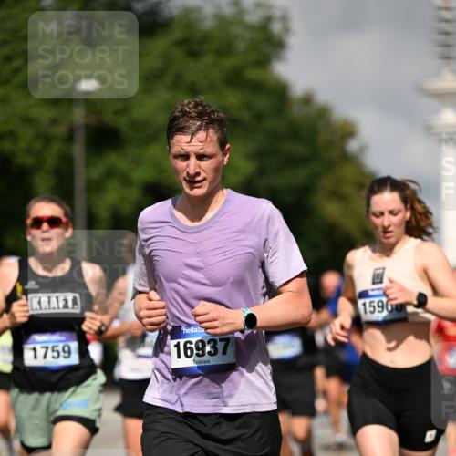 29.06.2025 - hella hamburg halbmarathon Dr. Thomas Lammeyer http://msf.ph/oto/8367475 29.06.2025 09:57:05 Kennedybrücke 1163, 1176, 1391, 1558, 1759, 2234, 2365, 2402, 2623, 2788, 2890, 3004, 3146, 3186, 4091, 4310, 4553, 4997, 5022, 5624, 5692, 6071, 6081, 6203, 6375, 6460, 6575, 6903, 7147, 7204, 7322, 7448, 7450, 8063, 8819, 9126, 9303, 9305, 9544, 9633, 9794, 11094, 11283 meine-sportfotos.de
