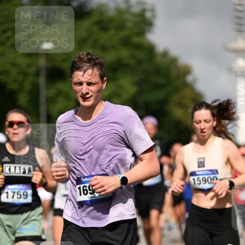 29.06.2025 - hella hamburg halbmarathon Dr. Thomas Lammeyer http://msf.ph/oto/8367491 29.06.2025 09:57:05 Kennedybrücke 1163, 1176, 1391, 1558, 1759, 2234, 2365, 2402, 2623, 2788, 2890, 3004, 3146, 3186, 4091, 4310, 4553, 4997, 5022, 5624, 5692, 6071, 6081, 6203, 6375, 6460, 6575, 6903, 7147, 7204, 7322, 7448, 7450, 8063, 8819, 9126, 9303, 9305, 9544, 9633, 9794, 11094, 11283 meine-sportfotos.de