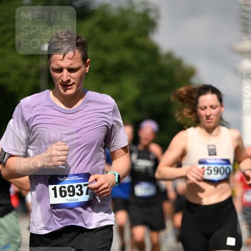 29.06.2025 - hella hamburg halbmarathon Dr. Thomas Lammeyer http://msf.ph/oto/8367506 29.06.2025 09:57:05 Kennedybrücke 1163, 1176, 1391, 1558, 1759, 2234, 2365, 2402, 2623, 2788, 2890, 3004, 3146, 3186, 4091, 4310, 4553, 4997, 5022, 5624, 5692, 6071, 6081, 6203, 6375, 6460, 6575, 6903, 7147, 7204, 7322, 7448, 7450, 8063, 8819, 9126, 9303, 9305, 9544, 9633, 9794, 11094, 11283 meine-sportfotos.de