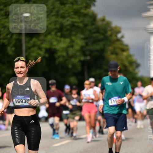 29.06.2025 - hella hamburg halbmarathon Dr. Thomas Lammeyer http://msf.ph/oto/8367535 29.06.2025 10:19:30 Kennedybrücke 1440, 1890, 2110, 2140, 2494, 2720, 2989, 3417, 4007, 4466, 4492, 4494, 5069, 5271, 5739, 5986, 6287, 6376, 6576, 7452, 7809, 7810, 7941, 7942, 8885, 9113, 9423, 9556, 9657, 9847, 9997, 10108, 10775, 10963 meine-sportfotos.de