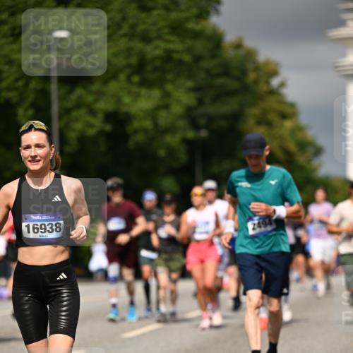 29.06.2025 - hella hamburg halbmarathon Dr. Thomas Lammeyer http://msf.ph/oto/8367549 29.06.2025 10:19:30 Kennedybrücke 1440, 1890, 2110, 2140, 2494, 2720, 2989, 3417, 4007, 4466, 4492, 4494, 5069, 5271, 5739, 5986, 6287, 6376, 6576, 7452, 7809, 7810, 7941, 7942, 8885, 9113, 9423, 9556, 9657, 9847, 9997, 10108, 10775, 10963 meine-sportfotos.de