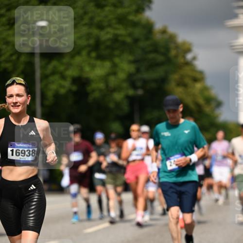 29.06.2025 - hella hamburg halbmarathon Dr. Thomas Lammeyer http://msf.ph/oto/8367572 29.06.2025 10:19:30 Kennedybrücke 1440, 1890, 2110, 2140, 2494, 2720, 2989, 3417, 4007, 4466, 4492, 4494, 5069, 5271, 5739, 5986, 6287, 6376, 6576, 7452, 7809, 7810, 7941, 7942, 8885, 9113, 9423, 9556, 9657, 9847, 9997, 10108, 10775, 10963 meine-sportfotos.de
